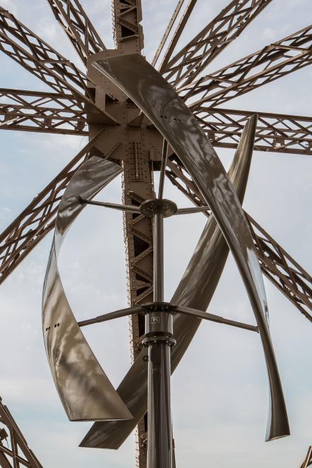 aerogenerador en la Torre Eiffel
